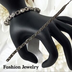Fashion sturdy bracelet rhinestone timeless chic